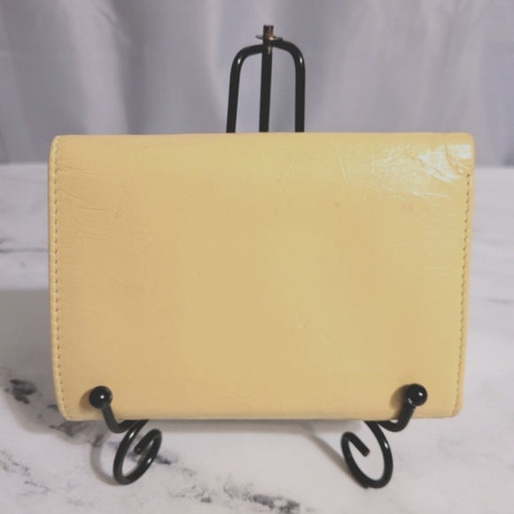 Vintage HOBO Int'l Light Yellow 'Robin' Leather Tri-Fold Wallet - Picture 10 of 12
